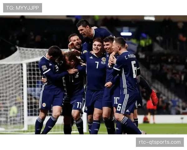 分析:巴黎圣日耳曼防守体系隐患暴露,两粒失球均源于边路被打穿